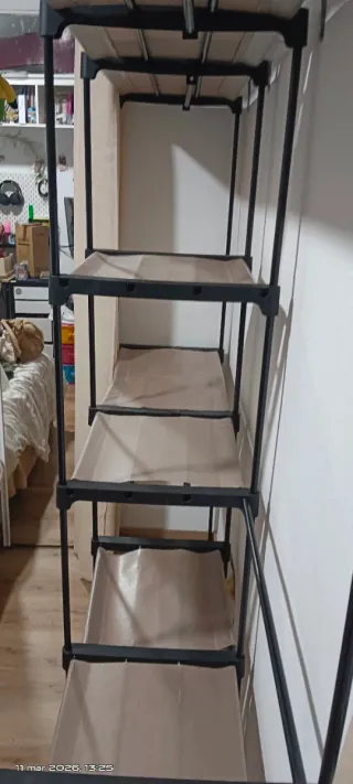 Armario modular metálico y madera