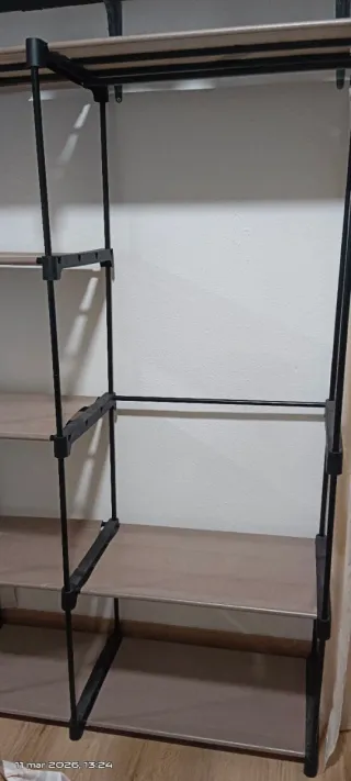Armario modular metálico y madera