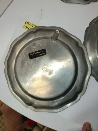 3 Plato decorativo metal flor de lis