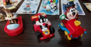 Lotto 17 Sorpresine Looney Tunes Varie Serie