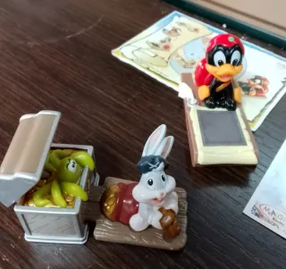 Lotto 17 Sorpresine Looney Tunes Varie Serie