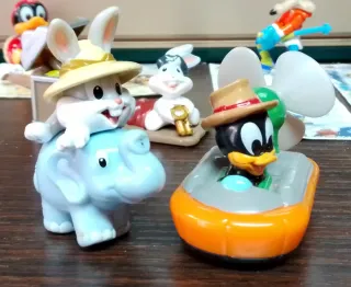 Lotto 17 Sorpresine Looney Tunes Varie Serie