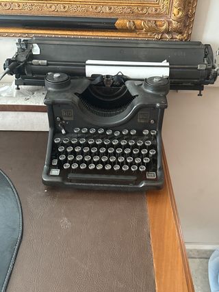 Máquina de escribir antigua Hispano olivetti120
