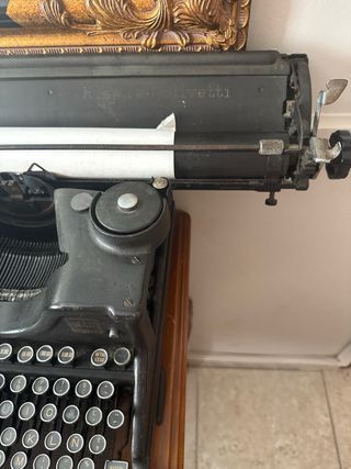 Máquina de escribir antigua Hispano olivetti120