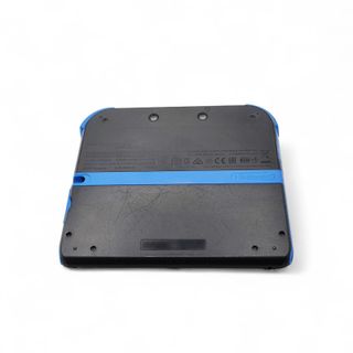 CONSOLA NINTENDO 2DS + CARGADOR *LAPIZ GENERICO*