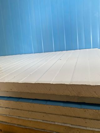 Panel sándwich liso blanco