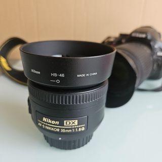 Nikon D5200 + 2 objetivos Nikon: 55-200 y 35 mm.