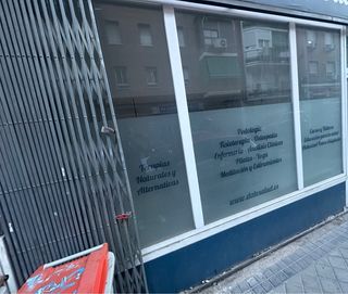 Escaparate cristal aluminio blanco