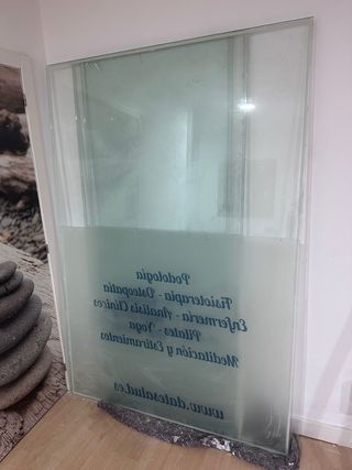 Escaparate cristal aluminio blanco