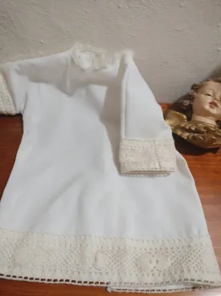 Niño Jesús acólito vestimenta dorada