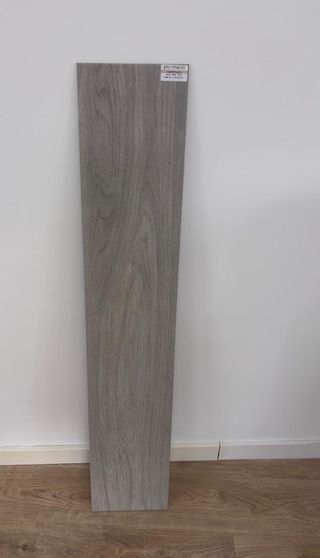 Porcelánico gris efecto madera