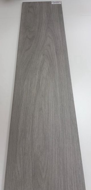 Porcelánico gris efecto madera
