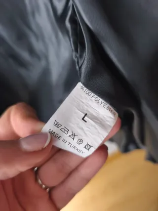 Anorak negro con capucha