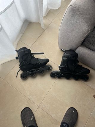 Patines negros talla 43