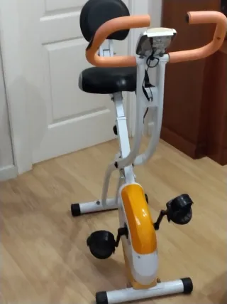 Bicicleta Estática Naranja y Blanca