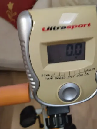 Bicicleta Estática Naranja y Blanca