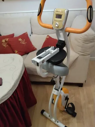 Bicicleta Estática Naranja y Blanca