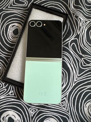 Samsung Galaxy Z Flip6