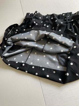 Gonna AMISU a pois nera e bianca