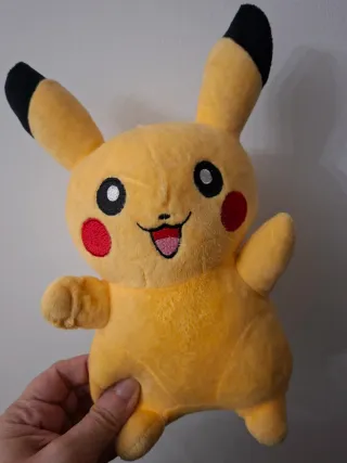 Peluches Pikachu y Squirtle Pokémon