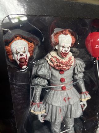 Figura NECA Pennywise Retro Tela 8