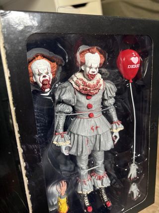 Figura NECA Pennywise Retro Tela 8