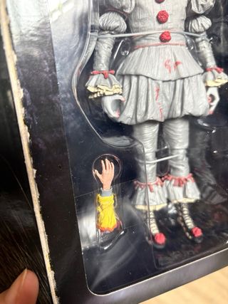 Figura NECA Pennywise Retro Tela 8