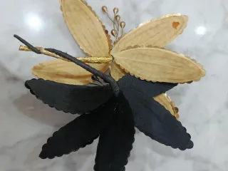 Tocado Flor Lentejuelas Negro y Dorado