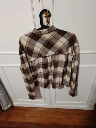 Camisa de cuadros beige y marrón