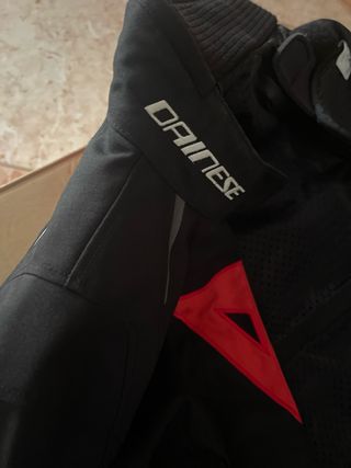 Chaqueta y guantes Dainese moto talla S