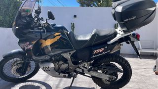 Honda Africa Twin 750 XRV Negra