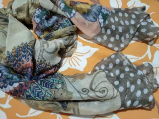 Pañuelo estampado tonos naranja y marrón