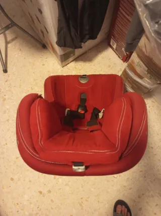 Silla de coche para niño roja