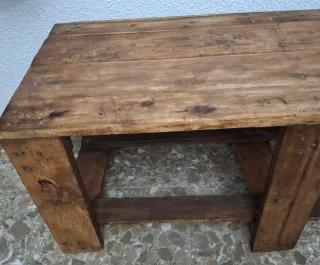 Banco rústico de madera