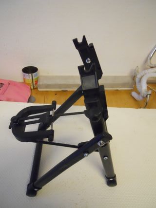 Attrezzo centraruote bici