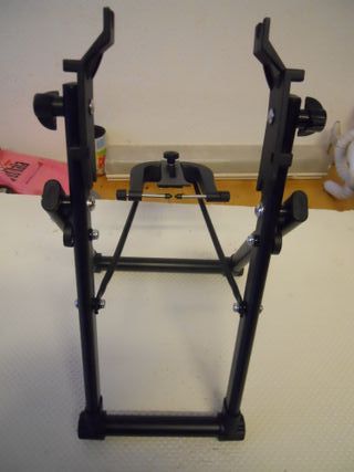 Attrezzo centraruote bici