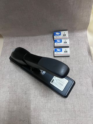 Grapadora negra