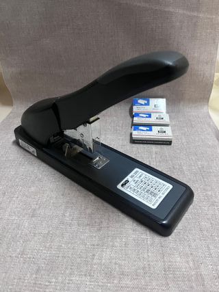 Grapadora negra