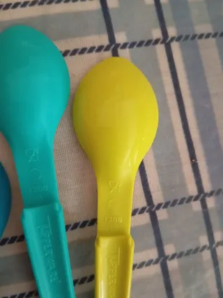 4 cucchiaini ergonomici in plastica comodi