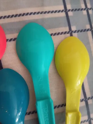 4 cucchiaini ergonomici in plastica comodi
