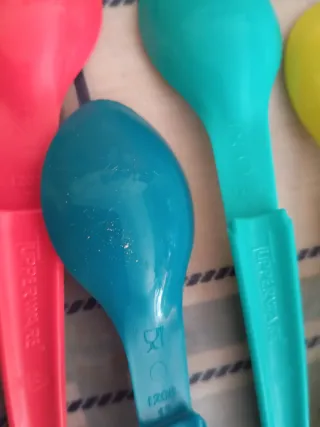 4 cucchiaini ergonomici in plastica comodi