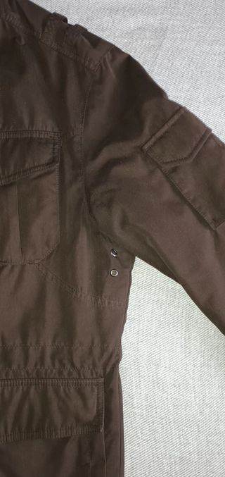 Chaqueta marrón con forro morado