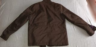 Chaqueta marrón con forro morado