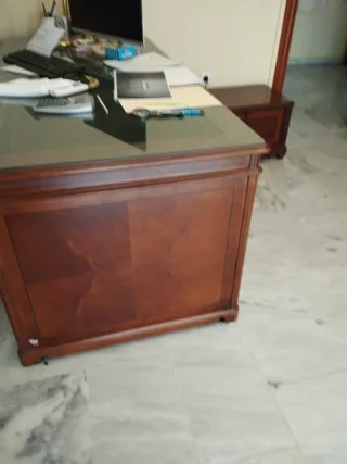 Escritorio estilo inglés madera y cristal