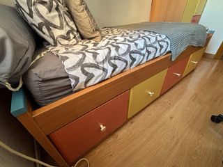 Mueble nido amarillo y naranja