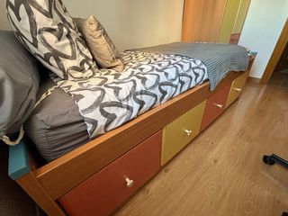 Mueble nido amarillo y naranja