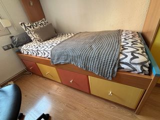 Mueble nido amarillo y naranja