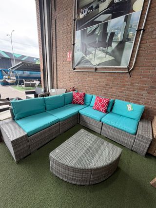 Conjunto Terraza Ratán Gris y Cojines Turquesa