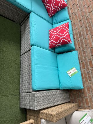 Conjunto Terraza Ratán Gris y Cojines Turquesa