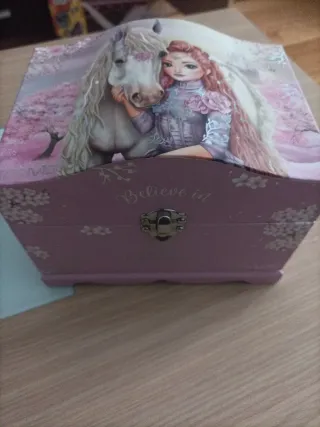 Joyero infantil con diseño de caballo y niña